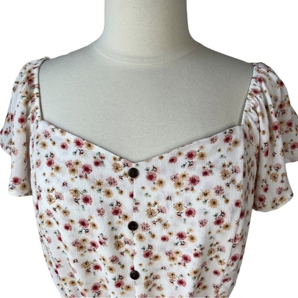 Floral Button-up Short Sleeve Blouse - Picture 2 of 6